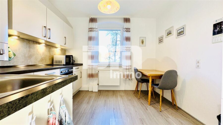 Modernisiertes Ein- bis Zweifamilienhaus mit Maisonettebereich in Traumlage - EG Küche mit EBK